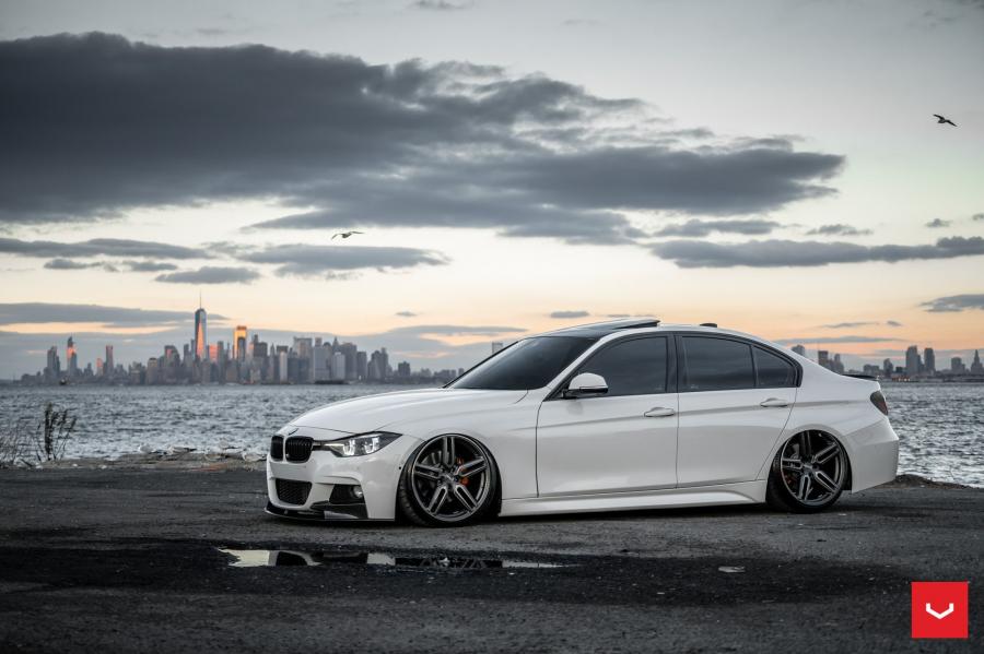  BMW M3 Sedan on Vossen Wheels (HF-1) 2018 года  (фото 4 из 57)